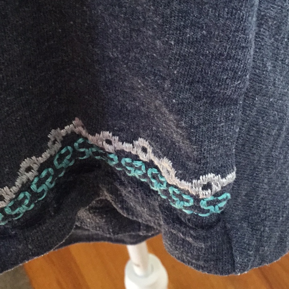 Denim blue colored top with embroidered shapes of aqua and gray Size L - Picture 4 of 6